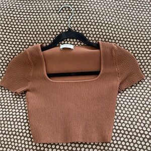 Aritzia Babaton Crop Top